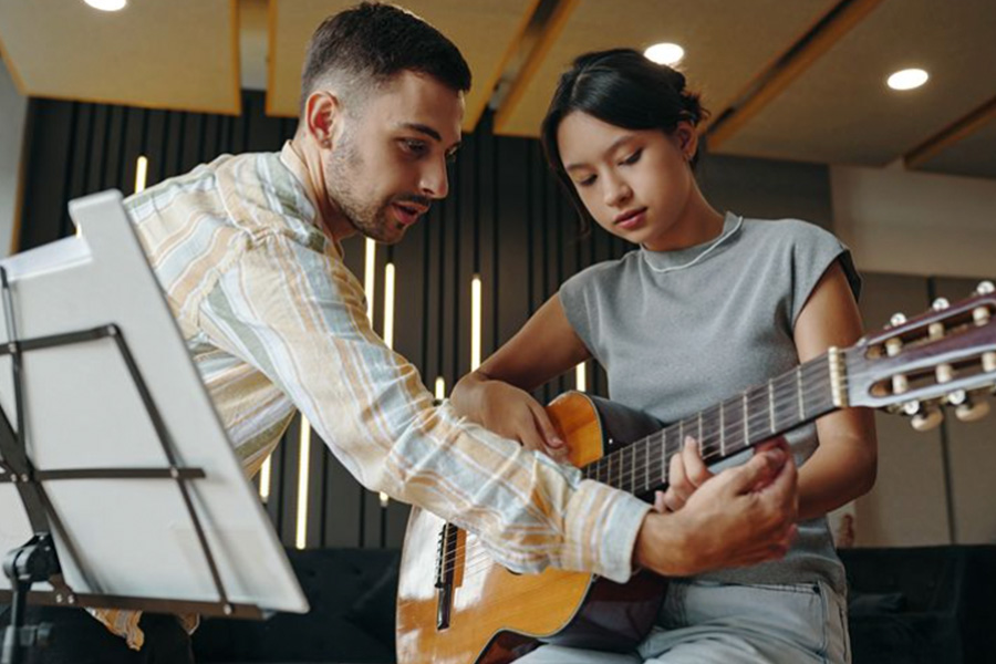 4 Skills Actually Taught in Structured Electric Guitar Lessons