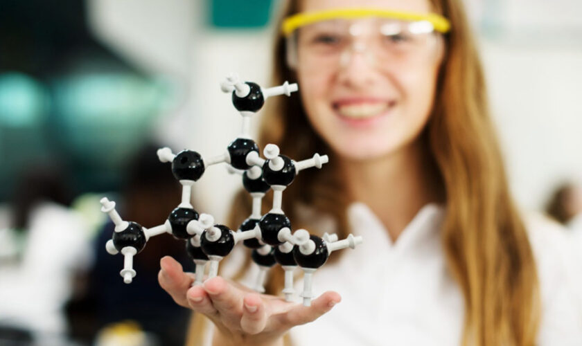 How Tuition Reinforces Core Concepts Like Atomic Structure and Bonding