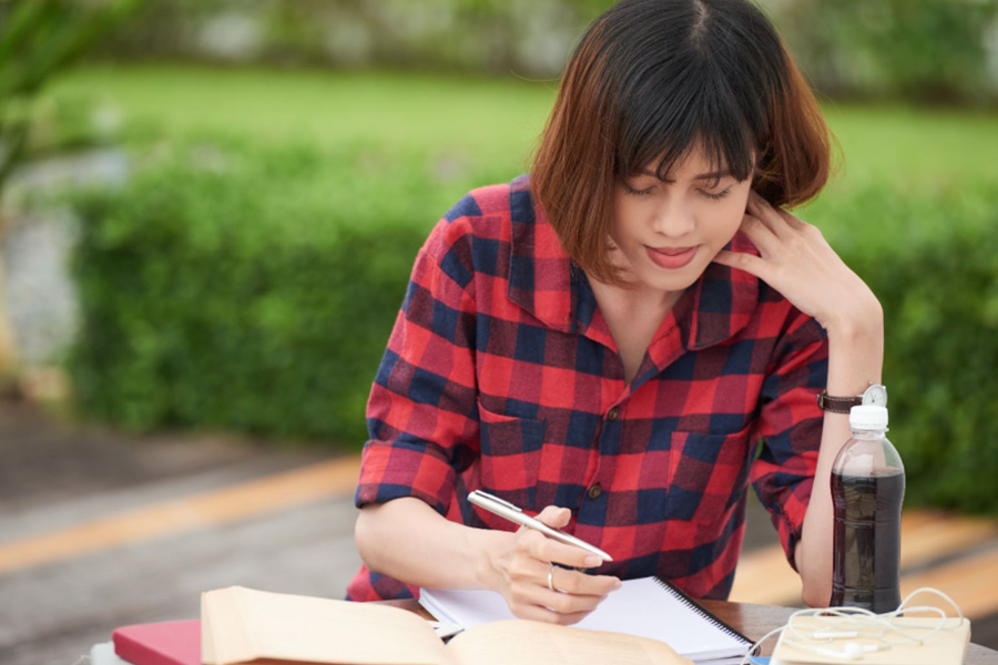 Ways Secondary Students Can Improve Descriptive Writing